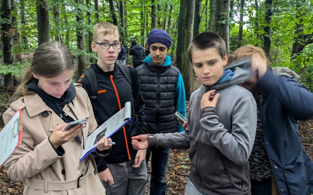 8e auf Entdeckungstour im Wald